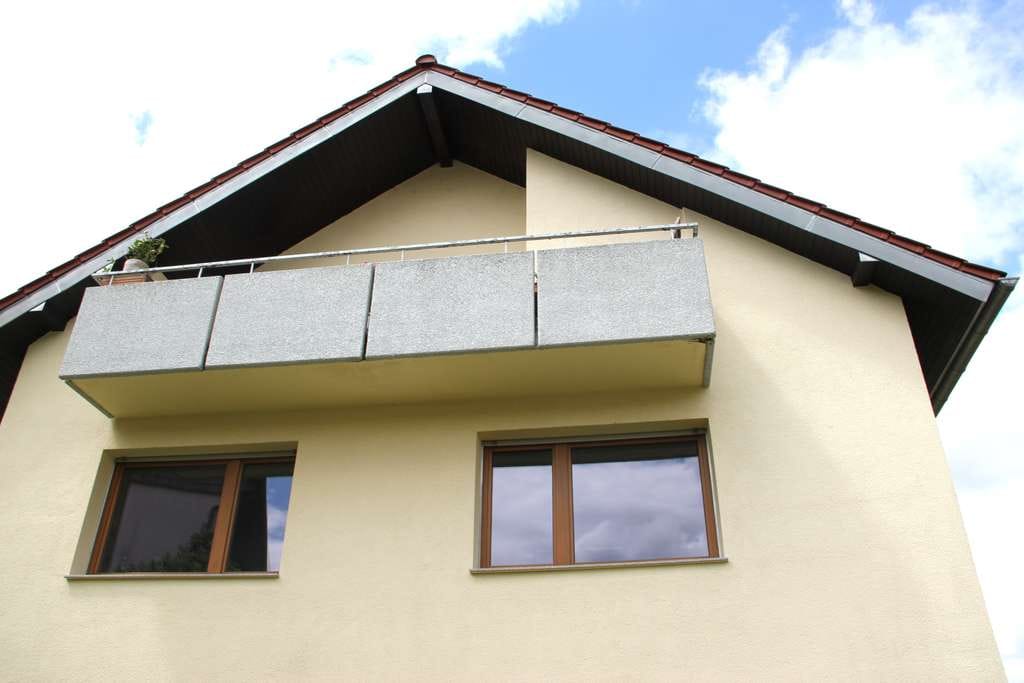 Immobilie in Erdmannhausen - Modernisiertes 3-Familienhaus/ Mehrgenerationenhaus in ruhiger Lage! - Bild 2