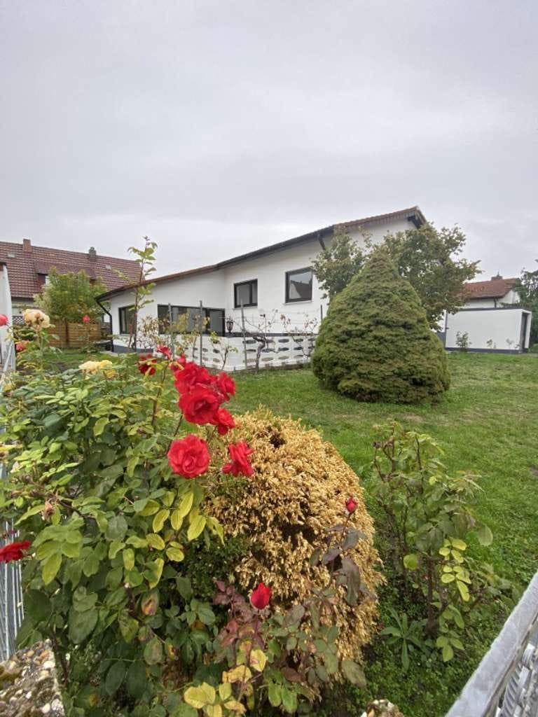 Immobilie in Weisenheim am Sand - Einfamilienhaus mit Garage / Garten Werkstatt und Innenhof - Bild 0