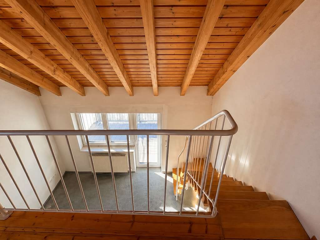 Immobilie in Bockenheim an der Weinstraße - Maisonette-Dachgeschosswohnung mit Balkon, Galerie und Stellplatz in gepflegtem Mehrfamilienhaus - Bild 3