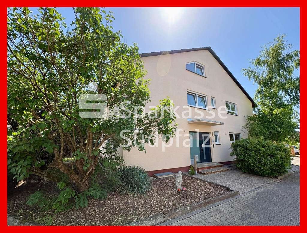 Immobilie in Hagenbach - Renoviertes 3-FH als Generationenhaus oder interessante Kapitalanlage - Bild 0