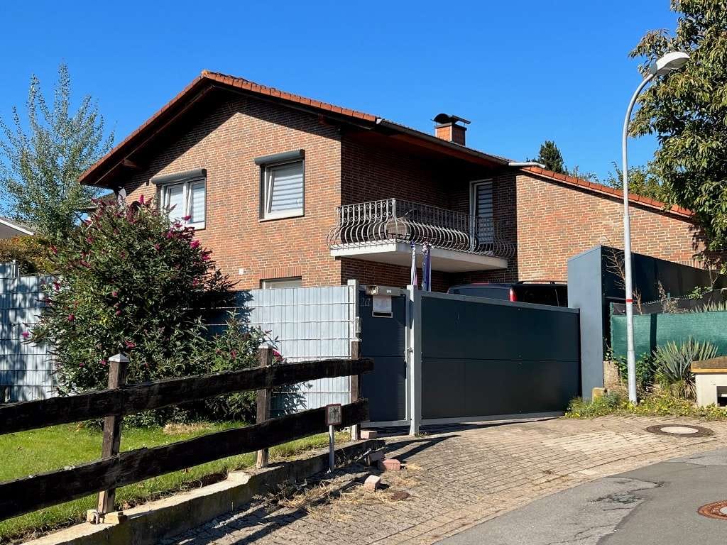 Immobilie in Auetal - Willkommen im neuen Zuhause!
Einfamilienhaus (mit ELW), ideal auch für Mehrgenerationenfamilien ode - Bild 0