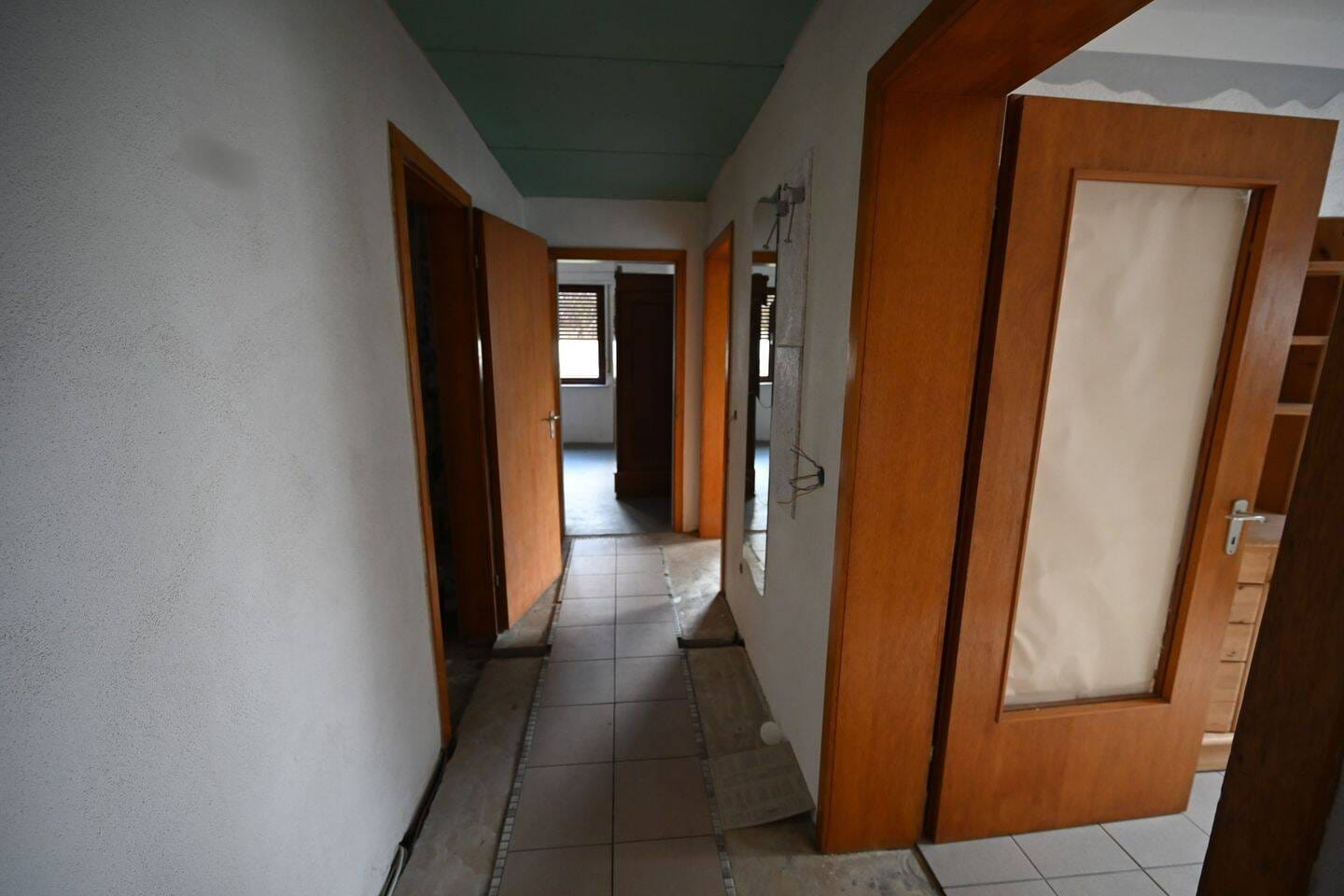 Immobilie in Dahlheim - Mehrfamilienhaus mit 4 Wohneinheiten, Scheune und Garten - Bild 1