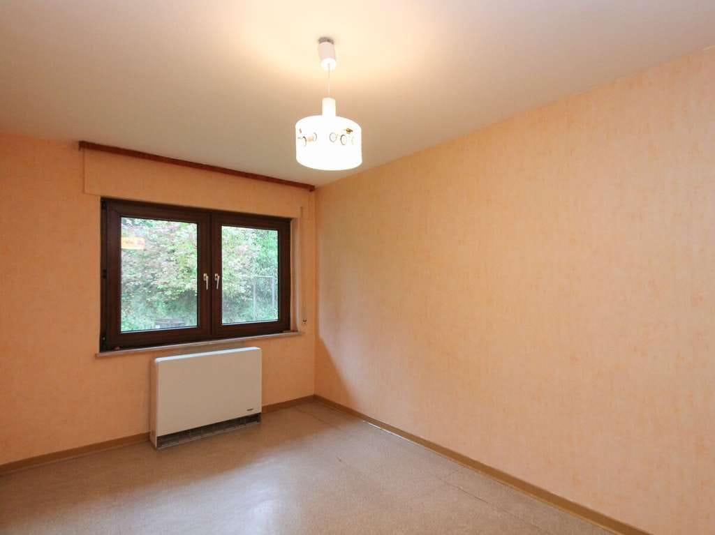 Immobilie in Freiensteinau - Einfamilienhaus mit großem Grundstück, idyllischen Grünflächen, Scheunen und Garagen in Freiensteina - Bild 4