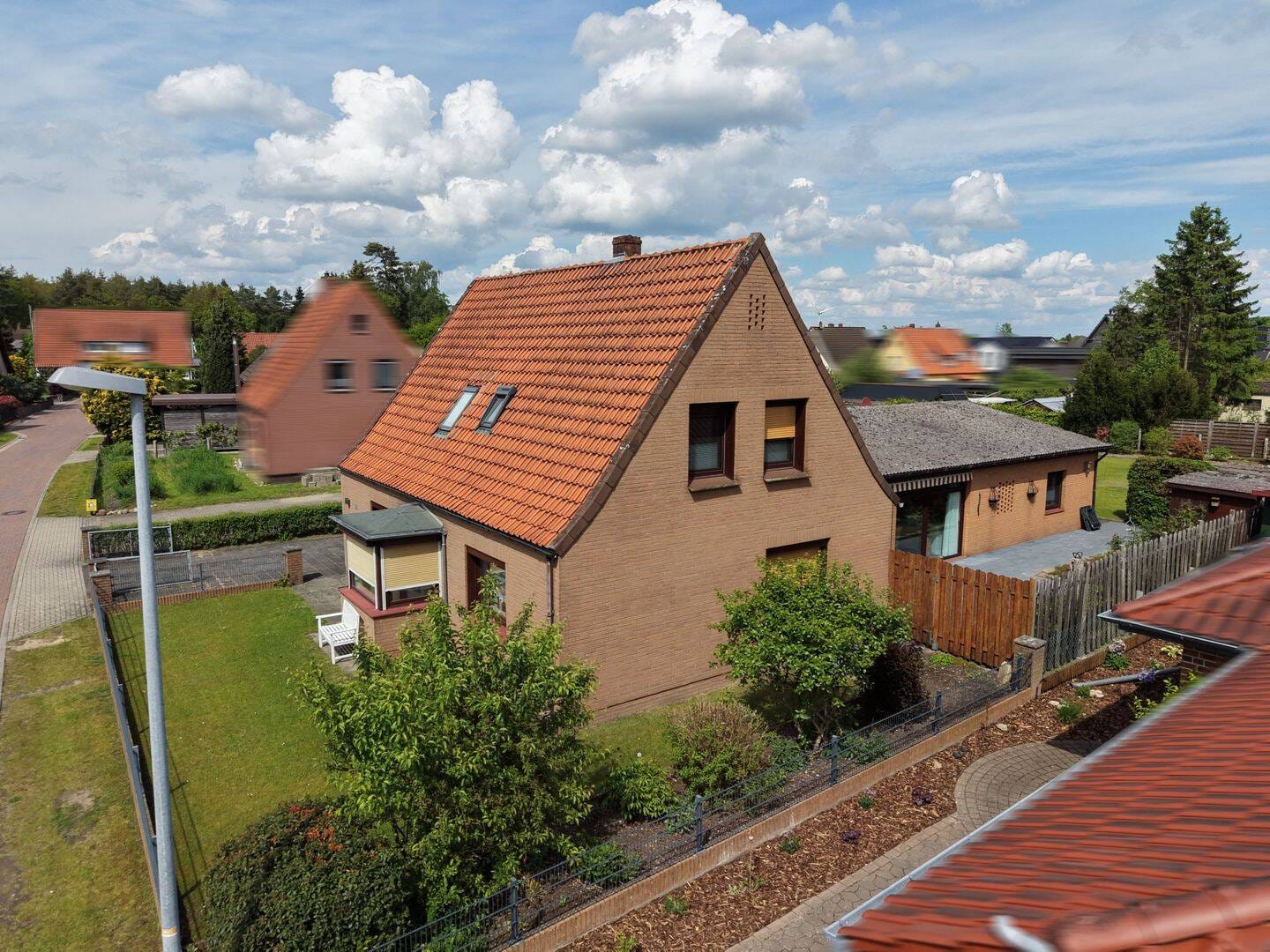 Immobilie in Eystrup - Eystrup: Zwei Wohnwelten unter einem Dach – Einfamilienhaus mit Einliegerwohnung - Bild 1