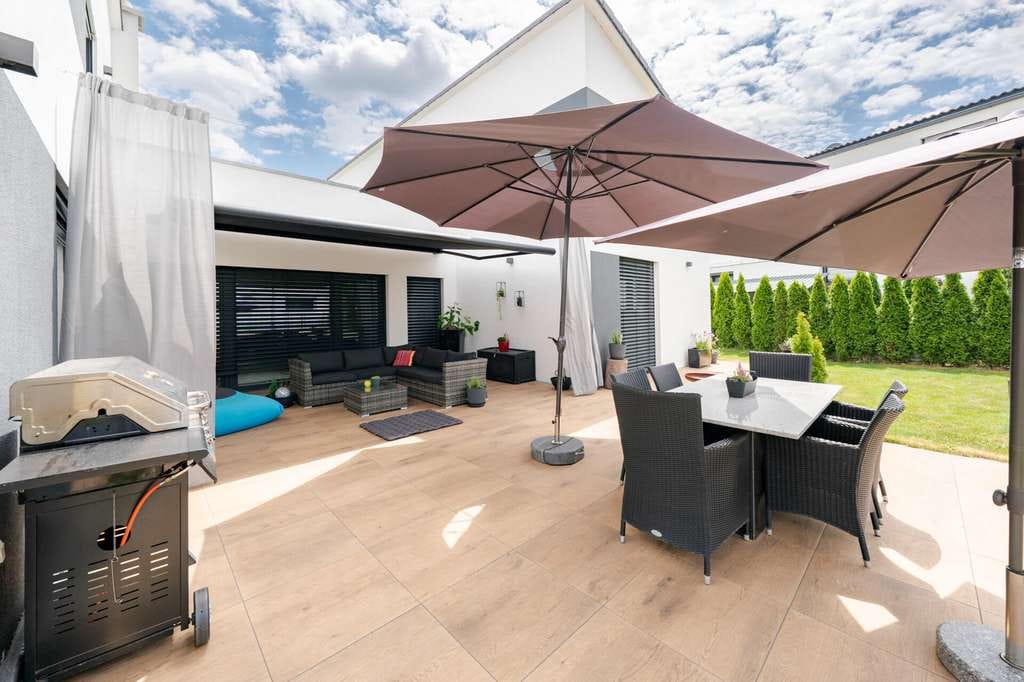 Immobilie in Neenstetten - Neuwertiges Traumhaus mit luxuriösem Platzangebot - Bild 4