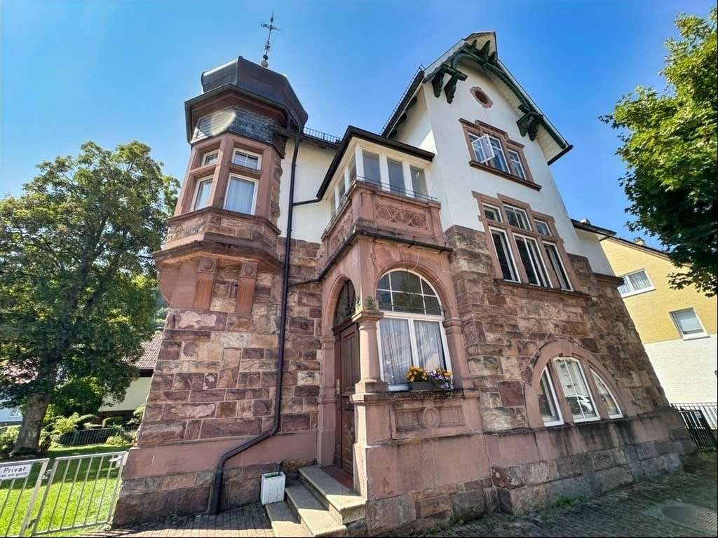 Immobilie in Vöhrenbach - Mehrfamilienhaus mit Doppelgarage - Bild 1