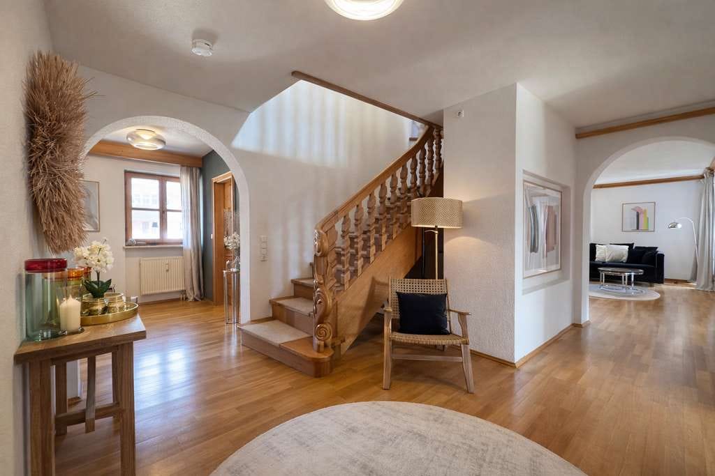 Immobilie in Tegernsee - Wie im eigenen Landhaus – Maisonettewohnung in sonniger Ruhelage ein paar Meter zum Seeufer - Bild 3