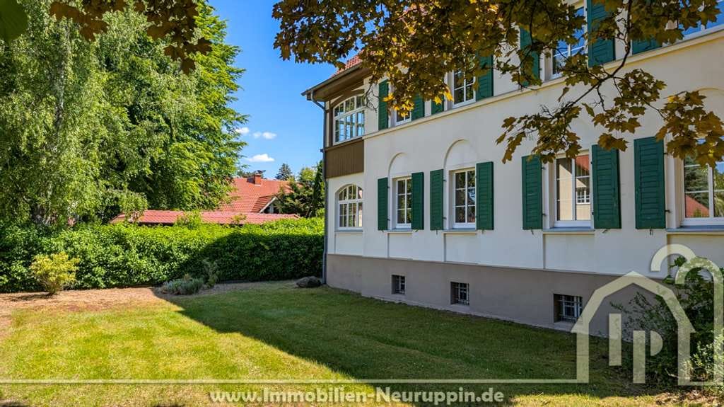 Immobilie in Neuruppin - Solides Anwesen mit historischen Details, 3 Wohnungen (alle frei), Sauna, Garten und Carport-Garage - Bild 1