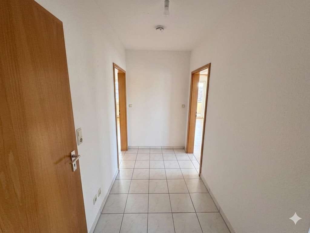 Immobilie in Burgdorf - Vermietete 2-Zi-Dachgeschosswohnung mit Loggia, EBK, Stellplatz & Keller – ca. 62,5 m² in Burgdorf - Bild 3