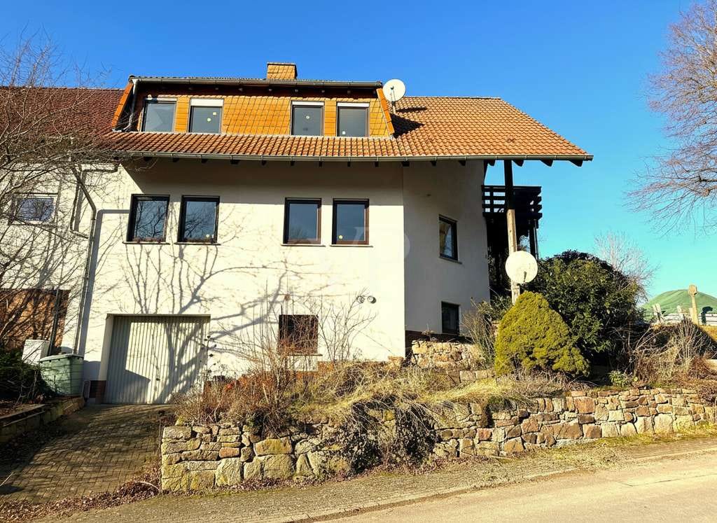 Immobilie in Hilders - Zuhause im Grünen - Gepflegtes Einfamilienhaus in idyllischer Lage der Rhön - Bild 1