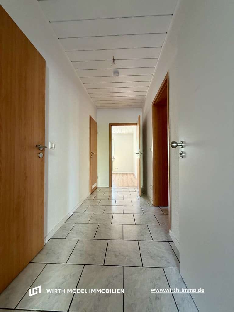 Immobilie in Schonungen - Modernisiertes Zweifamilienhaus mit 2 Garagen und Stellplätzen in Schonungen - Bild 1