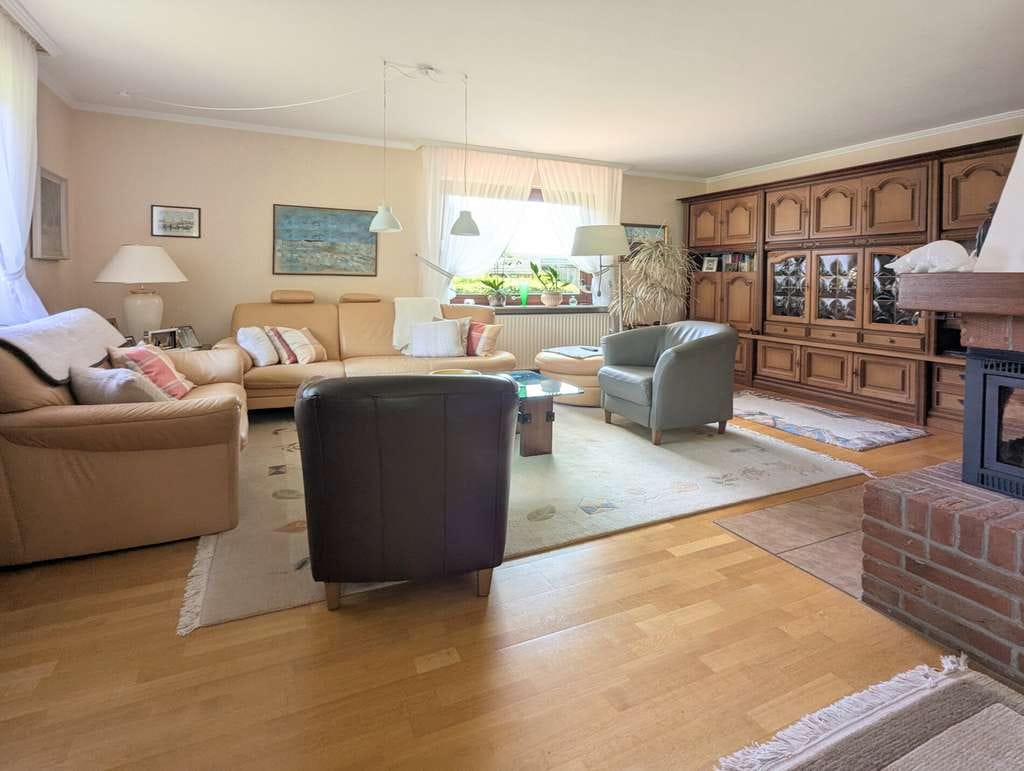Immobilie in Alkersum - Geräumiges massives Einfamilienhaus
mit Einliegerwohnung und Garage 
in ruhiger Lage - Bild 4