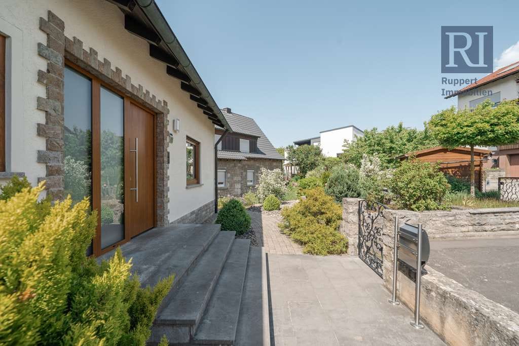 Immobilie in Eibelstadt - Großzügiges Zuhause mit Fernblick über Eibelstadt - Bild 2