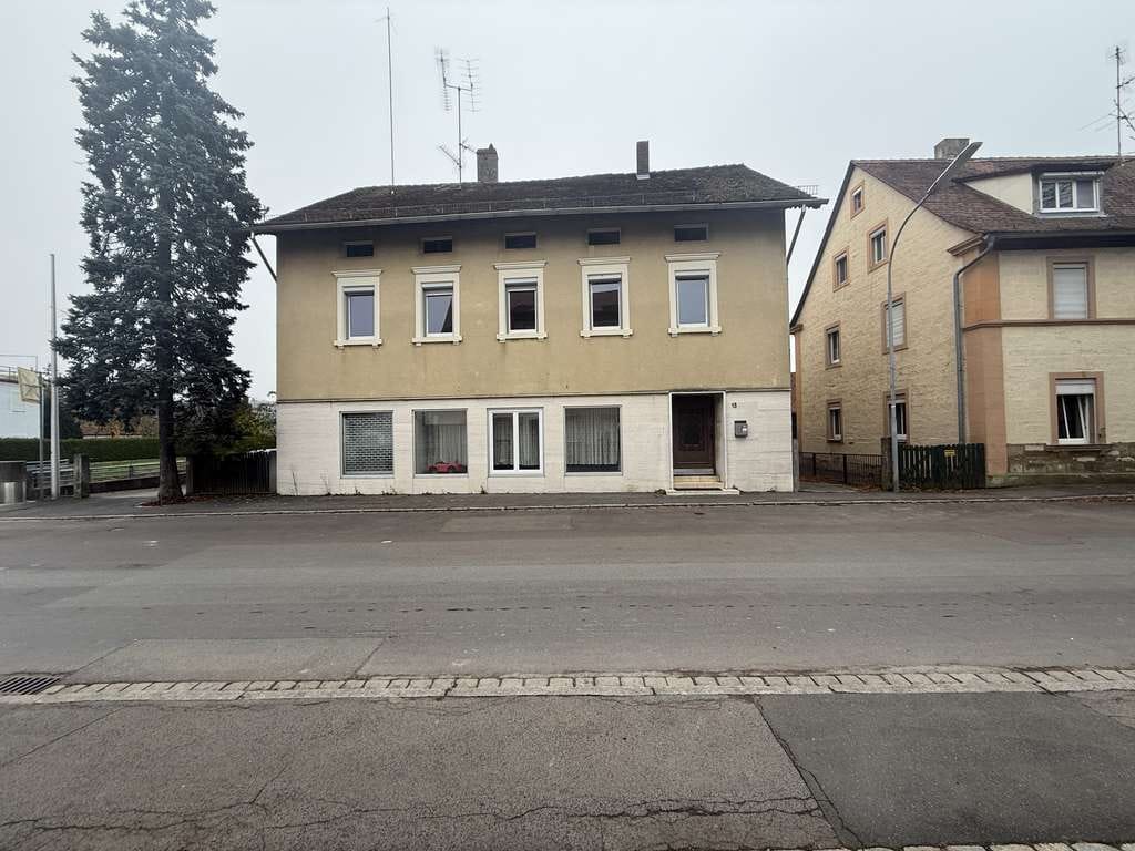 Immobilie in Scheinfeld - Solides Mehrfamilienhaus mit 4 Einheiten | 494 m² | Baujahr 1970 | Ruhige Lage in Scheinfeld - Bild 0