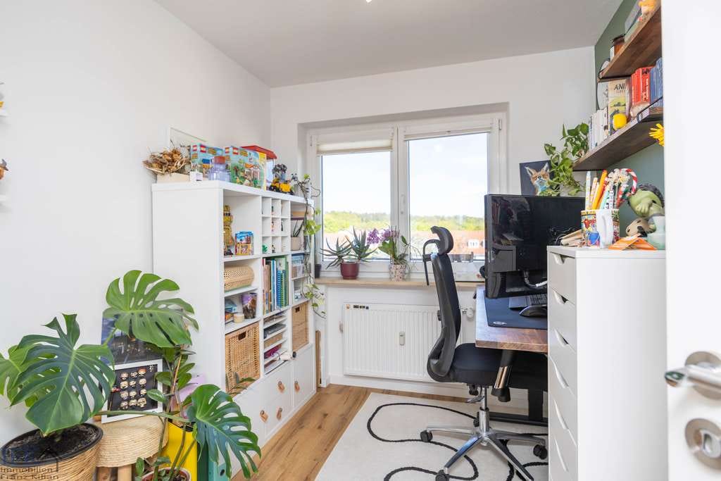 Immobilie in Weilheim in Oberbayern - Über den Dächern von Weilheim! Umfassend renovierte 3-Zimmer-Wohnung mit 2 Balkonen - Bild 3