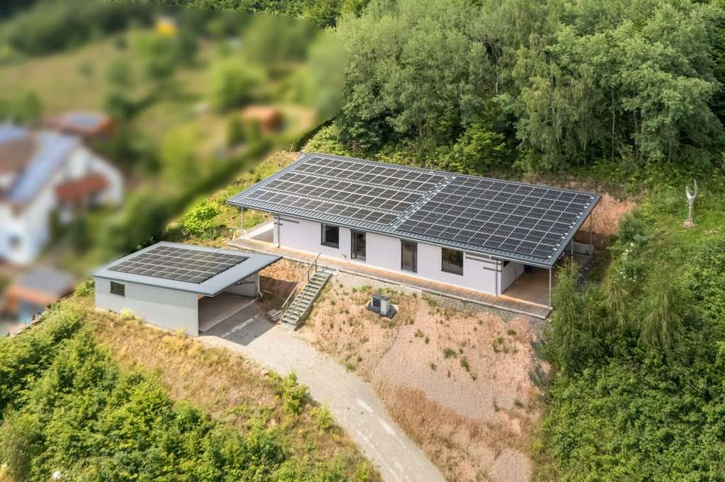 Immobilie in Bad Brückenau - Wohnen auf einer Ebene – Exklusiver Neubau-Bungalow mit Panorama-Terrasse und traumhaften Ausblick - Bild 1