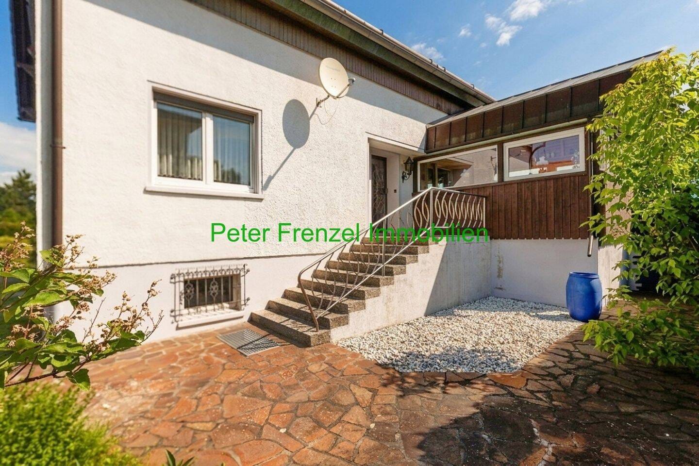 Immobilie in Naunhof - gepflegtes Einfamilienhaus mit Pool, großem Garten und 2 Garagen - Bild 2