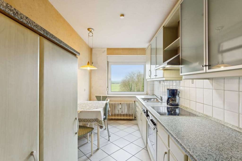 Immobilie in Pulheim - Sanierungsbedürftige 3-Zimmer-ETW mit Balkon & Stellplatz in Pulheim-Sinthern - Bild 2