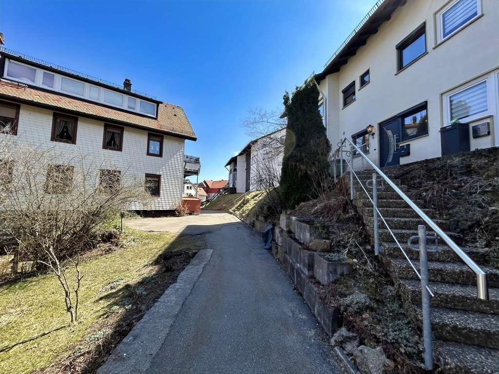 Immobilie in Schönwald im Schwarzwald - Wohlfühlen auf drei Etagen – Ihr neues Zuhause mitten im Schwarzwald! - Bild 2
