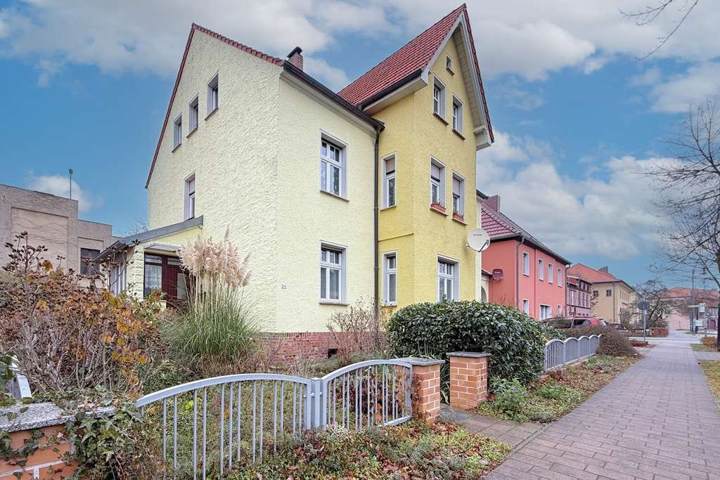 Immobilie in Treuenbrietzen - Charmantes Mehrfamilienhaus mit Entwicklungspotenzial in zentraler Lage - Bild 2