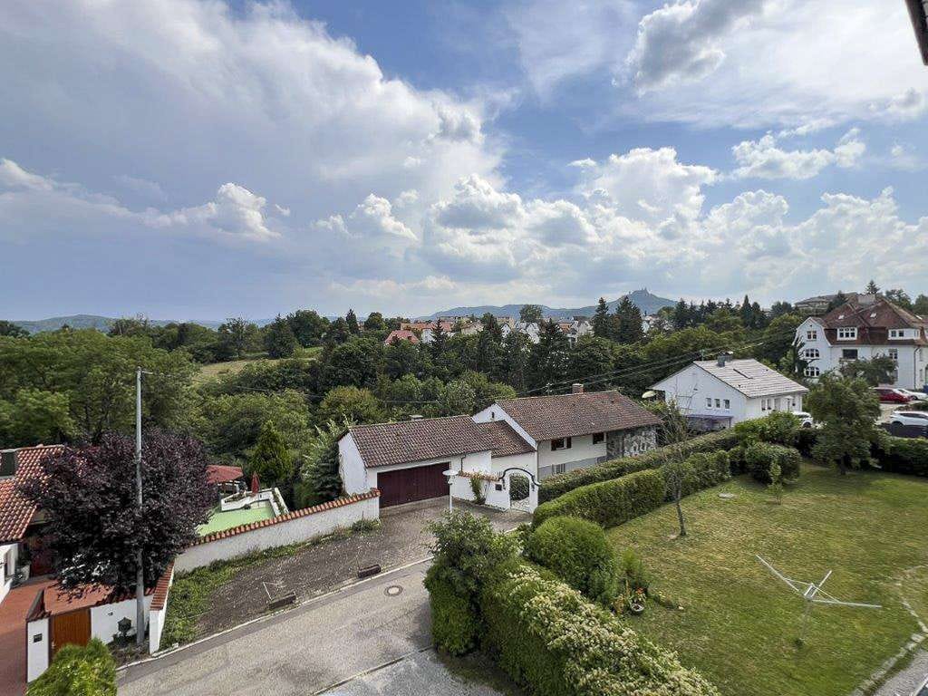 Immobilie in Hechingen - Wohnen und investieren in Hechingen – gepflegtes Haus mit zwei attraktiven Einheiten - Bild 2
