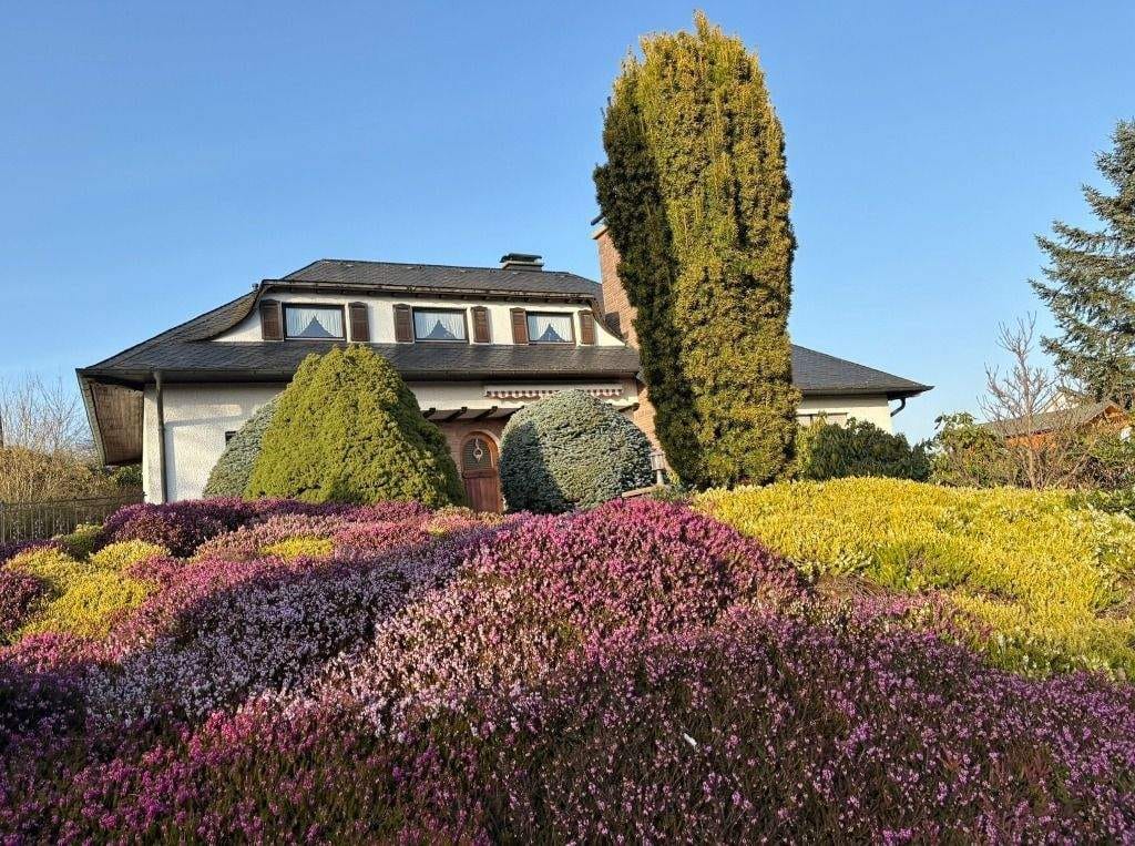 Immobilie in Bleialf - **Großzügiges Wohnhaus mit Schwimmbad und Einliegerwohnung in der Eifel** - Bild 1