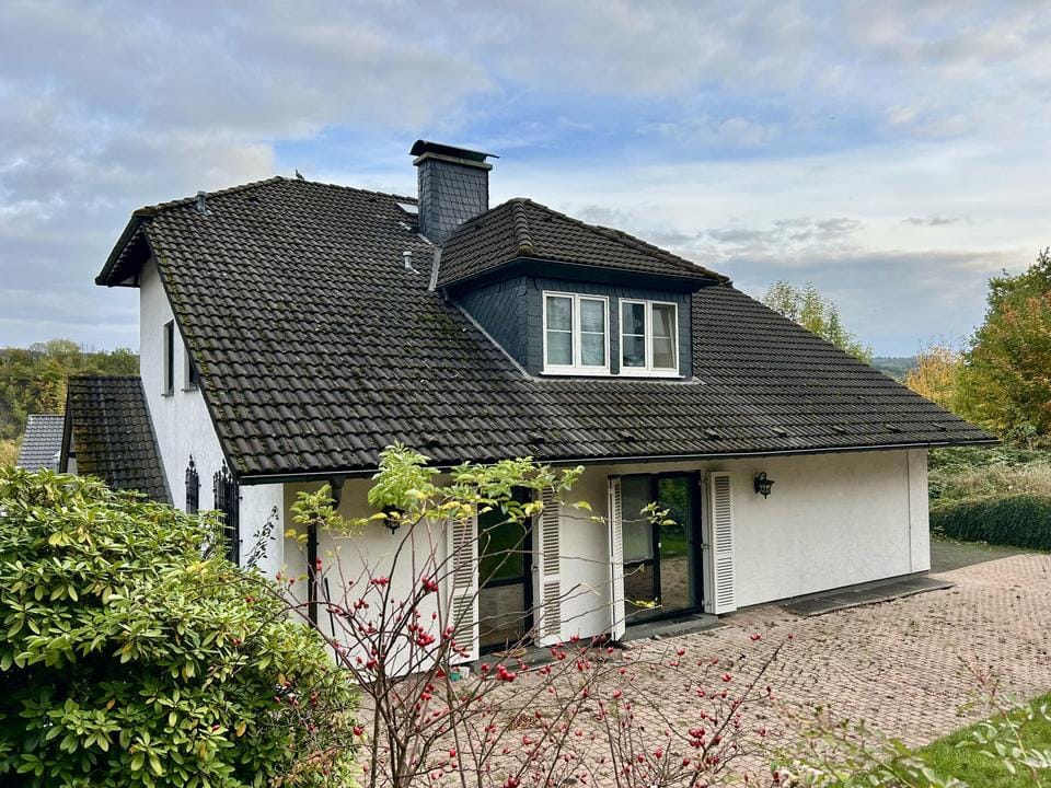Immobilie in Attendorn - Sehr großzügige Eigentumswohnung mit Aufzug, großer Terrasse und viel Wohlfühlcharakter in Attendorn - Bild 0