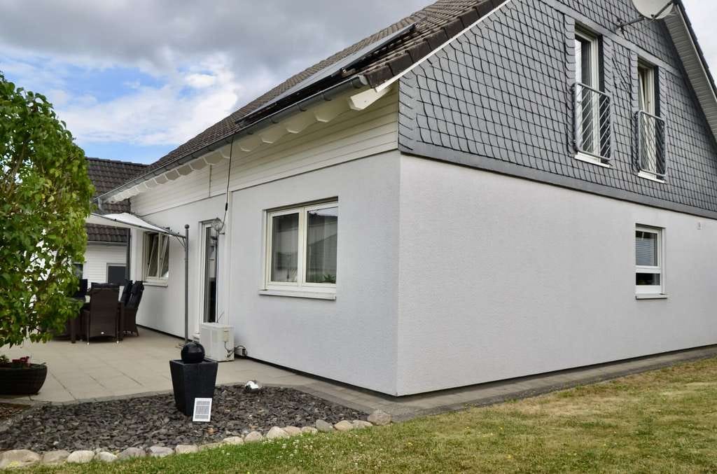 Immobilie in Irmenach - Gepflegtes Einfamilienhaus in begehrter Wohnlage | Irmenach | Nähe Flughafen Hahn | Doppelgarage - Bild 1