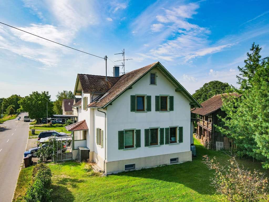 Immobilie in Salem - GROSSZÜGIGES WOHNHAUS MIT AKTUELL 3 WOHNUNGEN - Bild 1