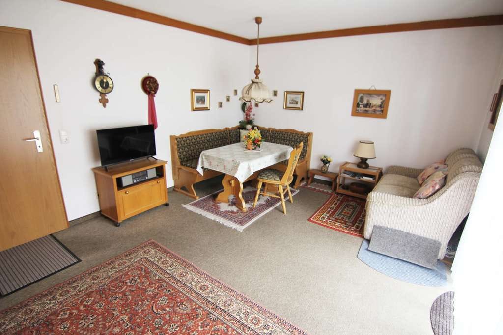 Immobilie in Kirchham - Gemütliches 1-Zimmer-Apartment mit Südbalkon in Kirchham - Bild 2