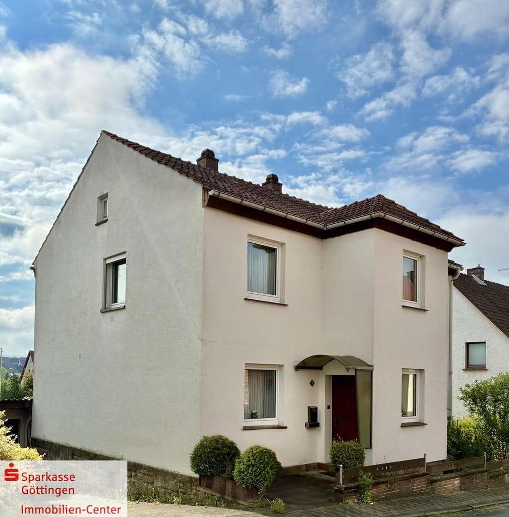 Immobilie in Uslar - Charmantes, freistehendes Ein- bis Zweifamilienhaus im beliebten Uslar - Bild 0
