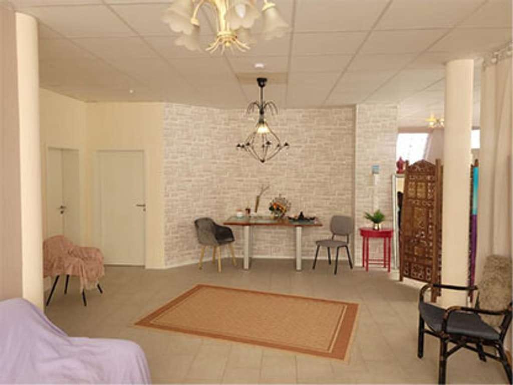 Immobilie in Eich - Loftflair trifft Wohnkomfort – Exklusive Souterrainwohnung mit vielseitigen Nutzungsmöglichkeiten mi - Bild 2