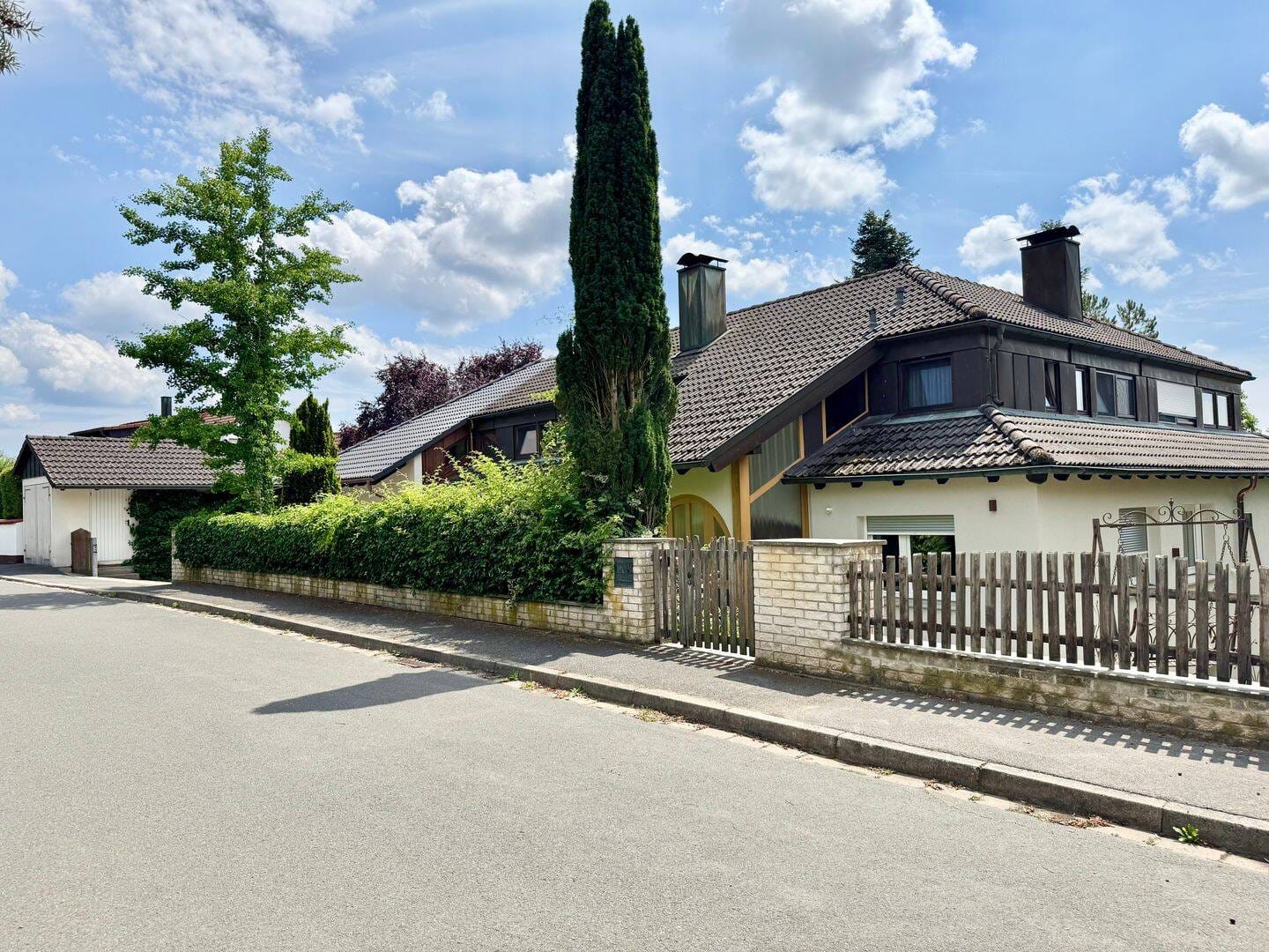 Immobilie in Igensdorf - Energetisch sanierte Villa mit Pool & 3 Garagen auf ruhigem, parkähnlichem Grundstück - Bild 0