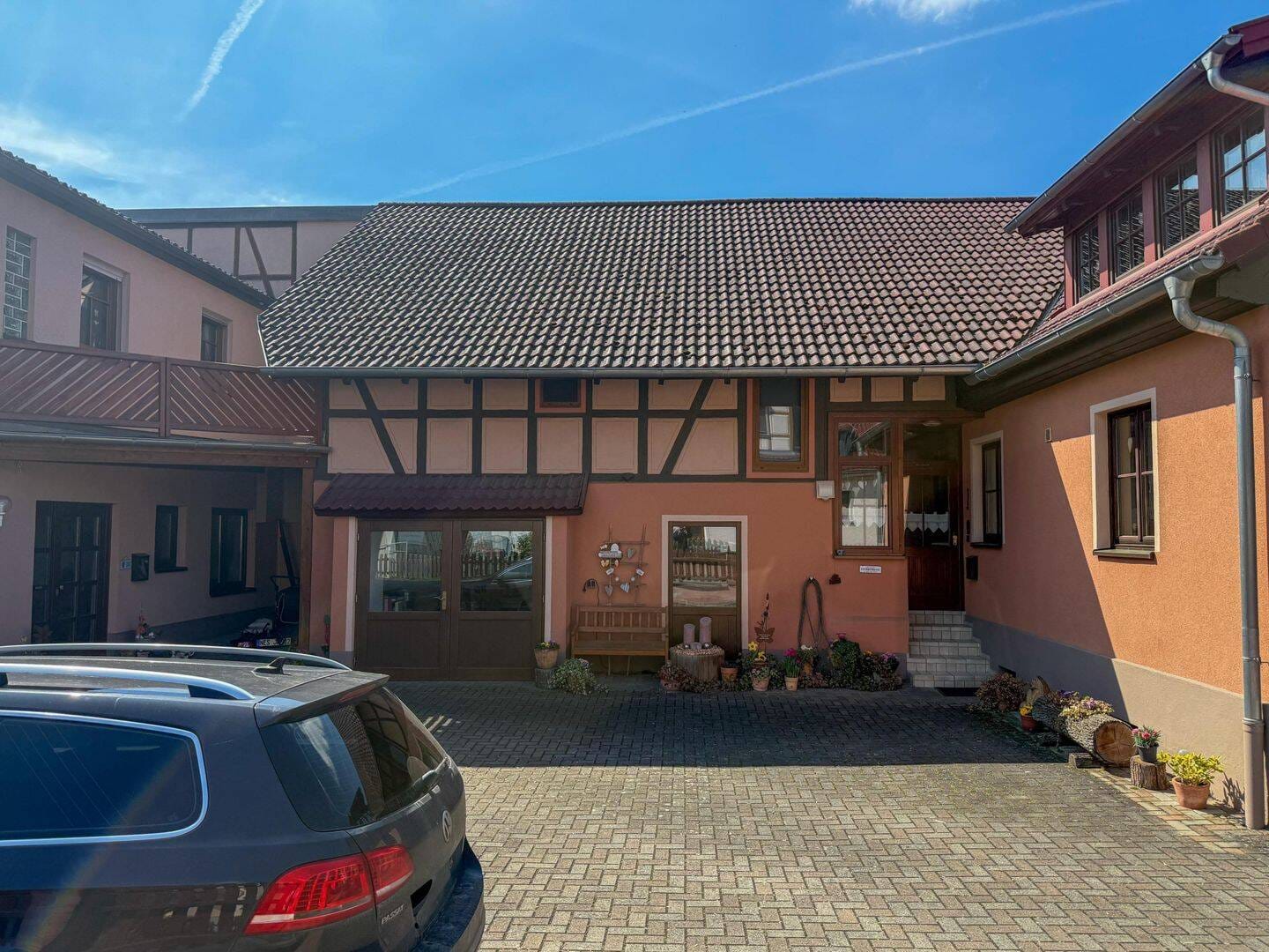 Immobilie in Bad Königshofen im Grabfeld - Mehrfamilienhaus mit Gewerbe in 97631 Bad Königshofen - Bild 2