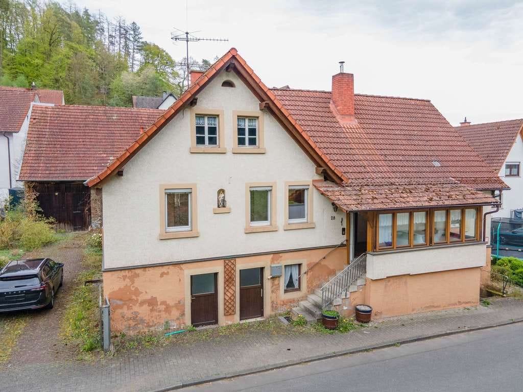 Immobilie in Mömbris - 🏡 Charmantes Einfamilienhaus mit Ausbaupotenzial in ruhiger Lage von Mömbris - Bild 0