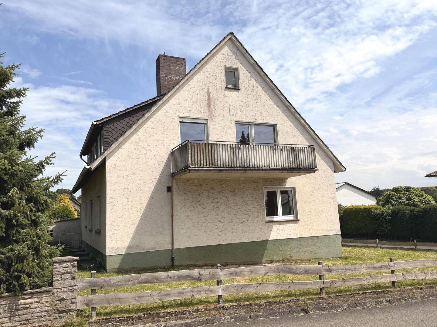 Immobilie in Immenhausen - Großes Ein- bis Zweifamilienhaus in schöner Wohnlage von Immenhausen - Bild 1