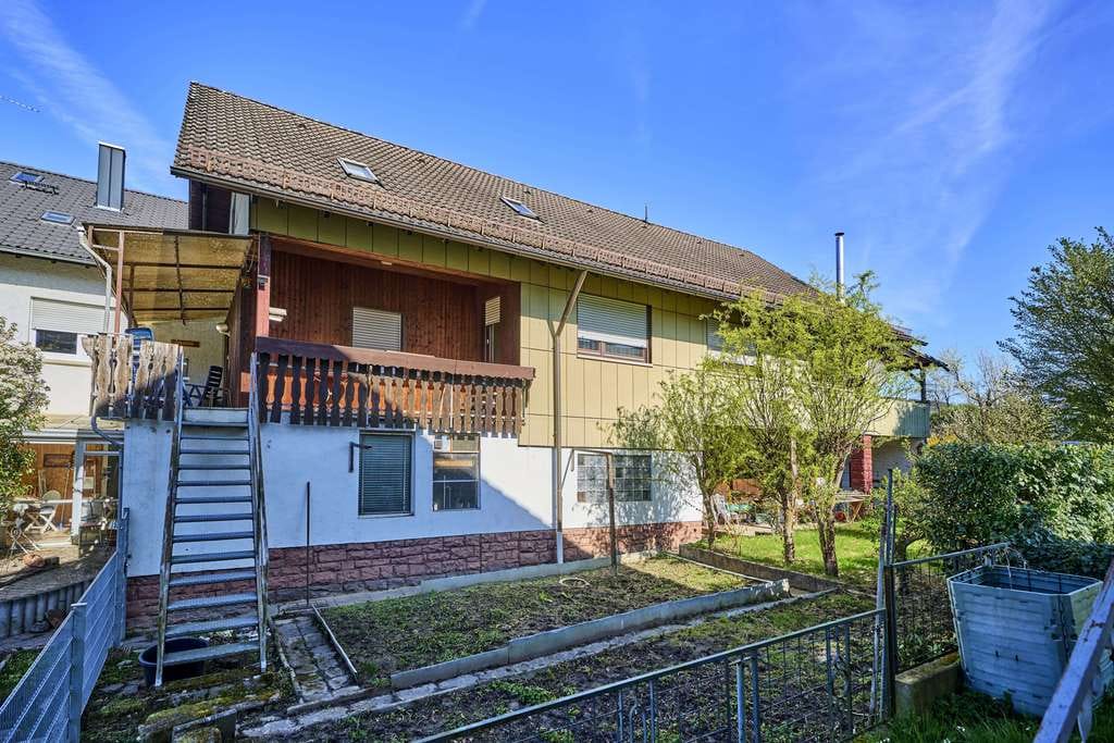Immobilie in Malsch - Großes Einfamilienhaus in zweiter Reihe, traumhaft schöne Aussichtslage, Blick in die Rheinebene - Bild 0
