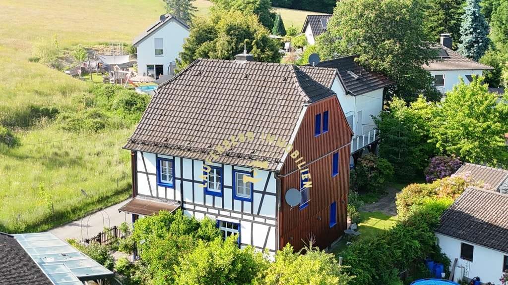 Immobilie in Eitorf - Viel Platz für Familie & Beruf: Zwei Häuser mit Charme und tollem Weitblick in Eitorf - Bild 1