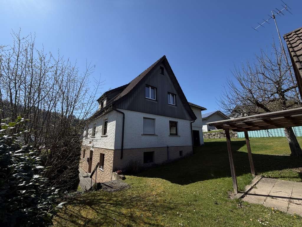 Immobilie in Oberrot - GROSSZÜGIGES FAMILIENIDYLL MIT WEITLÄUFIGEM GARTEN UND VIEL POTENZIAL! - Bild 2