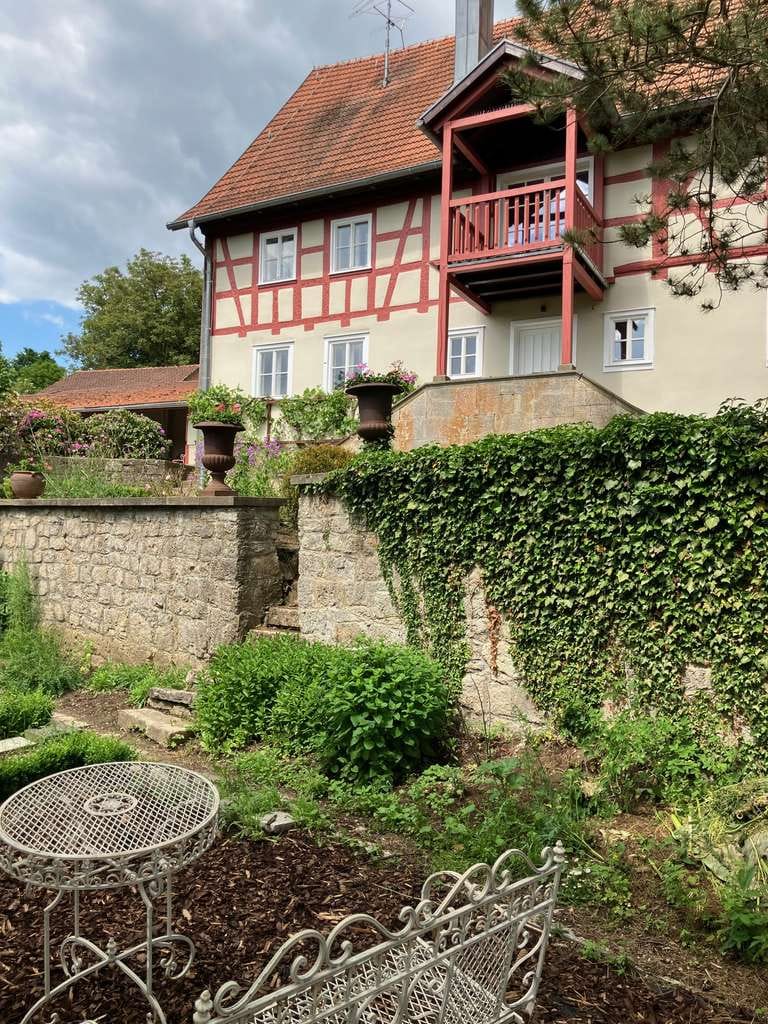 Immobilie in Mellrichstadt - Historisches Pfarrhaus mit besonderem Charme in Mellrichstadt-Mühlfeld - Bild 3