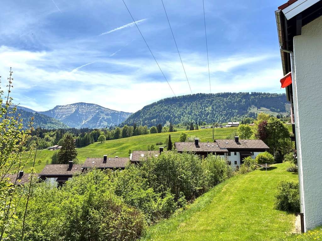 Immobilie in Oberstaufen - Traumhafte Aussichten - Maisonette - Wohnung in ruhiger Lage im beliebten Bergdorf Steibis - Bild 4