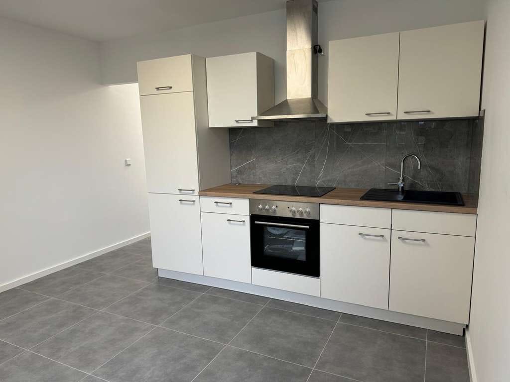 Immobilie in Gummersbach - Modernisierte 3-Zimmer-Erdgeschosswohnung mit Balkon, Stellplatz und Einbauküche - Bild 0