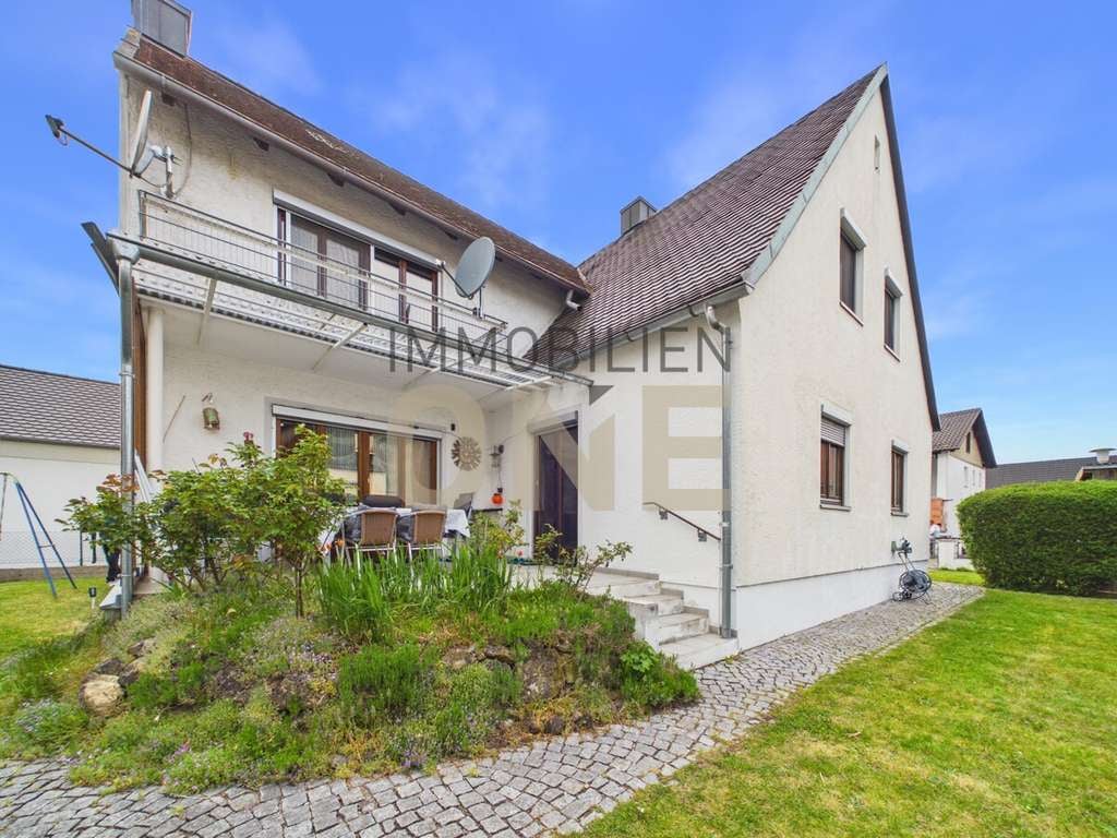 Immobilie in Abensberg - Charmantes Einfamilienhaus mit Garten, Garage und Carport - Bild 0