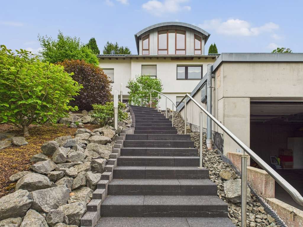Immobilie in Birgel - Stilvolles Einfamilienhaus mit Einliegerwohnung und parkähnlichem Garten - Bild 1