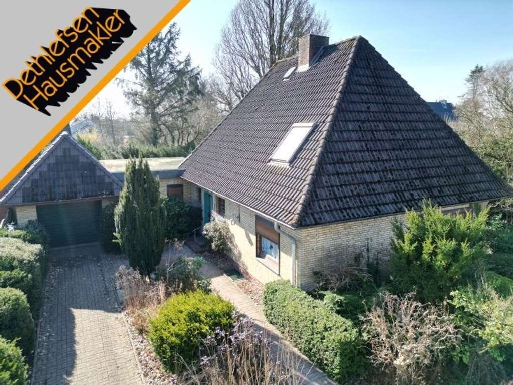 Immobilie in Heide - Großzügiges Einfamilienhaus mit massiver Garage in ruhiger Seitenstraßenlage im "alten Heide-Ost" - Bild 0