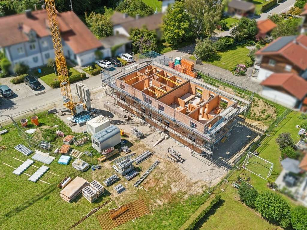 Immobilie in Gstadt am Chiemsee - Neubau-Doppelhaushälfte in Gstadt – ca. 173 m² Wohnfläche, Baujahr 2025, Erbpachtgrundstück - Bild 2