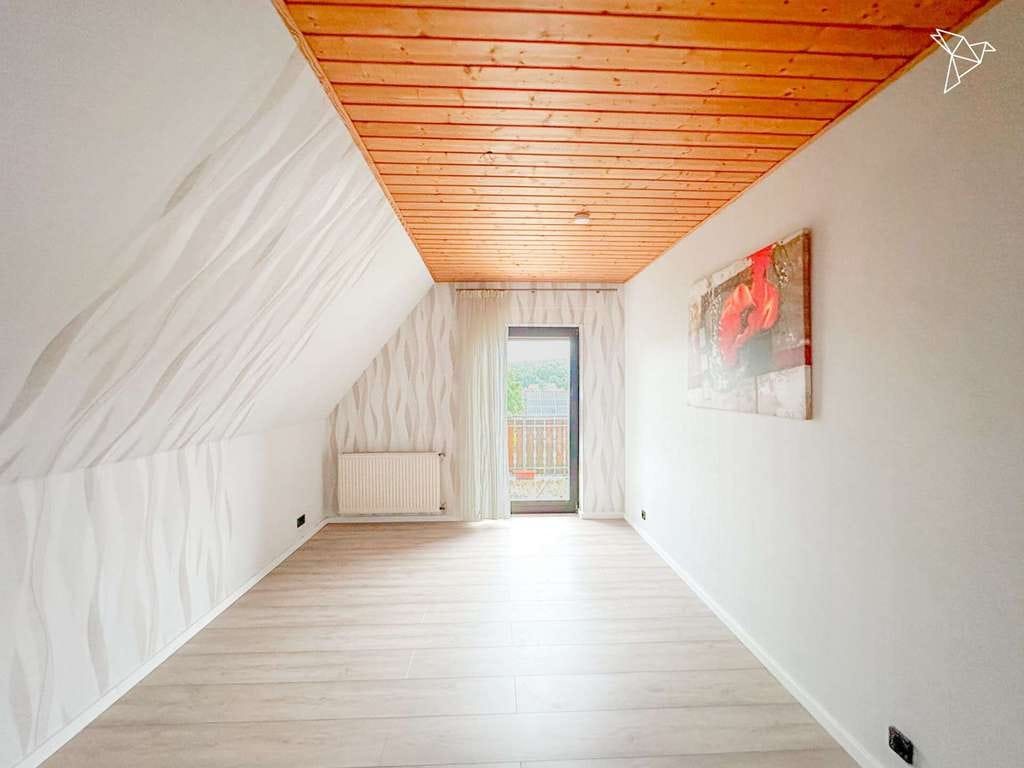 Immobilie in Rodenbach - DIREKT AM FELD 🌳 Teilsaniertes Zweifamilienhaus in Feldrandlage von Rodenbach! - Bild 3