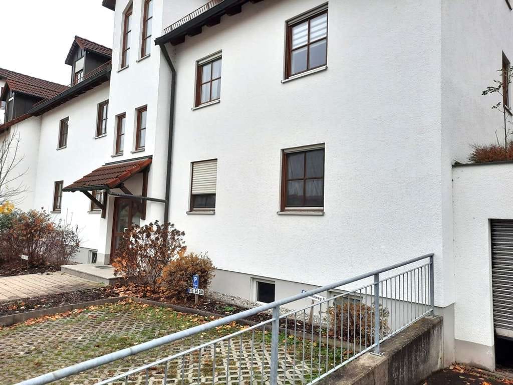 Immobilie in Adelzhausen - 2 Zimmer-Gartenwohnung mit sw Ausrichtung und ca. 80 m² alleinige Gartennutzung inkl. TG-Stellplatz! - Bild 3