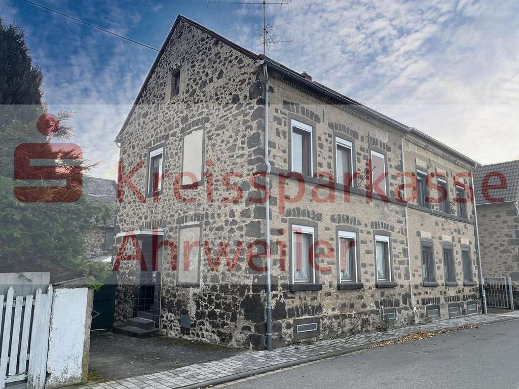 Immobilie in Wassenach - Charmantes Einfamilienhaus mit großem Grundstück! - Bild 0