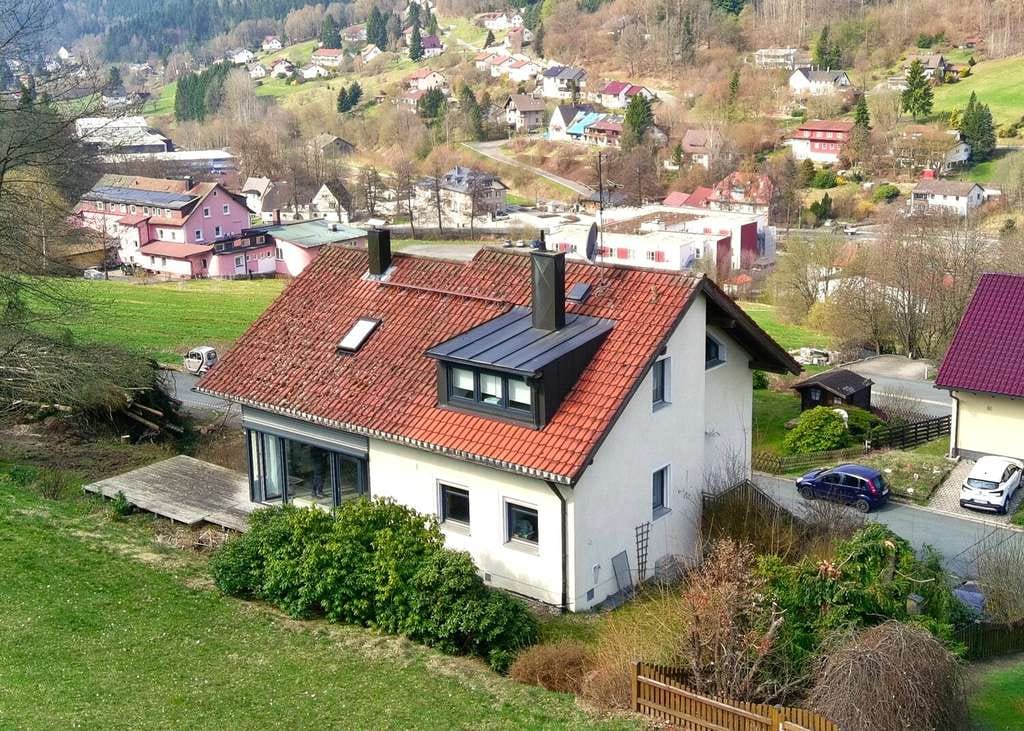 Immobilie in Warmensteinach - Einfamilienhaus mit Einliegerwohnung in naturnaher Lage im Fichtelgebirge - Bild 0